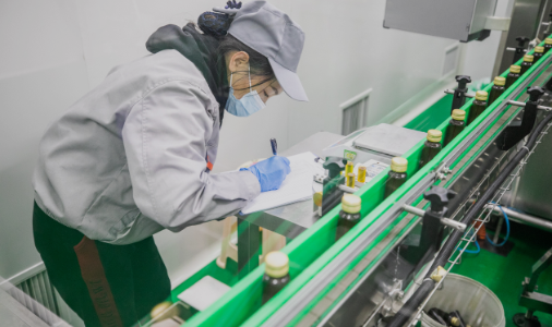 化工自動化解決方案,高危環境機器人,貼標機器人，注塑機器人、精確可靠